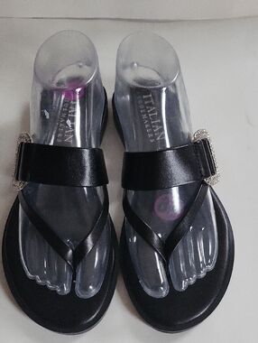 Italian Shoemakers Black Rhinestone Buckle Thong Sandals Sz 8.5